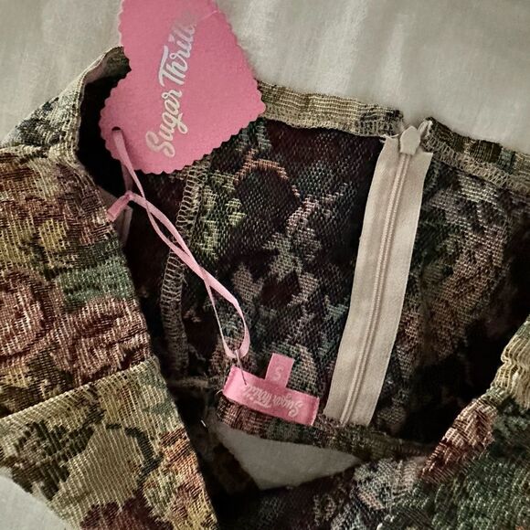 Dolls Kill Sugar Thrillz Women’s Small Two Piece Floral Crop Top and Skirt Set - Picture 9 of 10